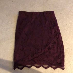 Stretchy lace pencil skirt